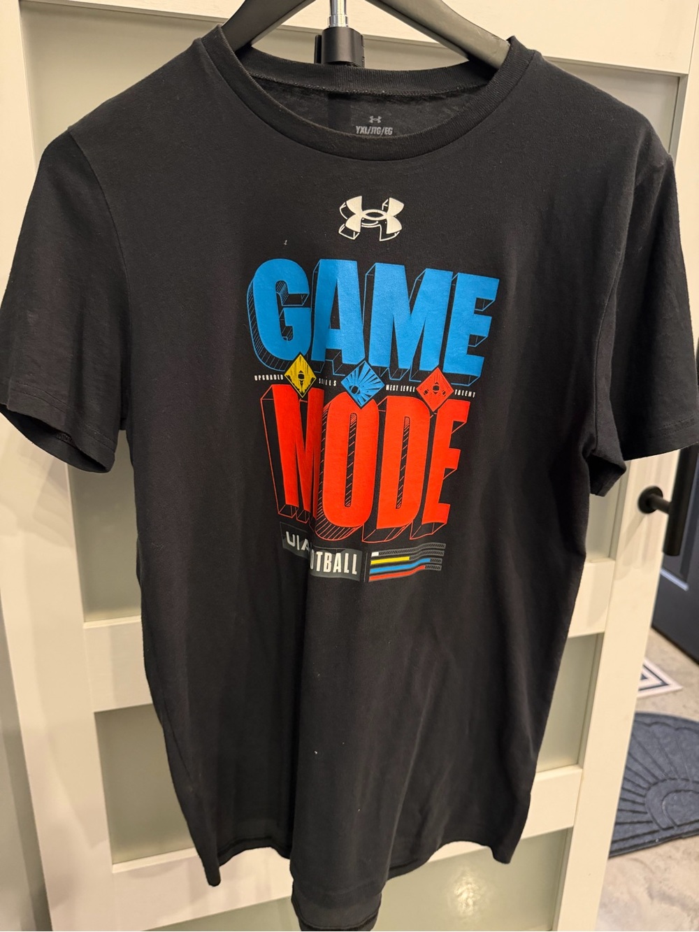 Under Armour Black Graphic "Game Mode" Youth T-Shirt with Blue and Red boys XL